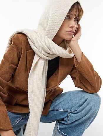 Cachecol de tricô com capuz integrado