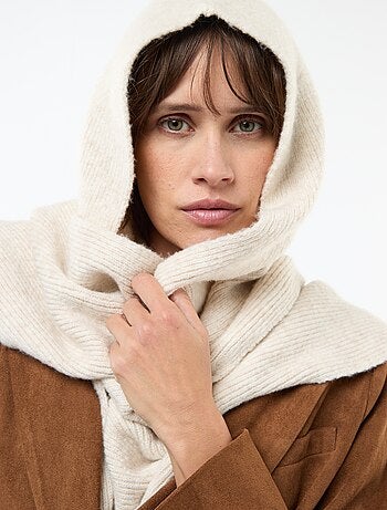 Cachecol de tricô com capuz integrado