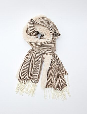 Cachecol em espinha de peixe com forro efeito pelúcia