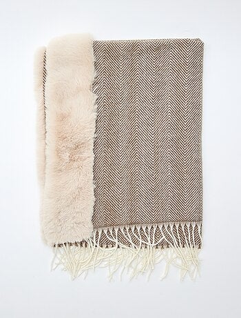 Cachecol em espinha de peixe com forro efeito pelúcia