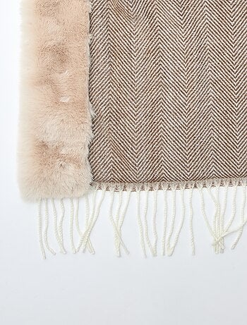 Cachecol em espinha de peixe com forro efeito pelúcia