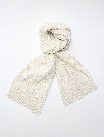 Cachecol em tricô com malha quente torcida