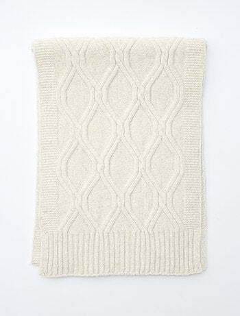 Cachecol em tricô com malha quente torcida