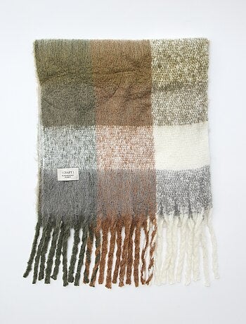 Cachecol grande e macio com franjas