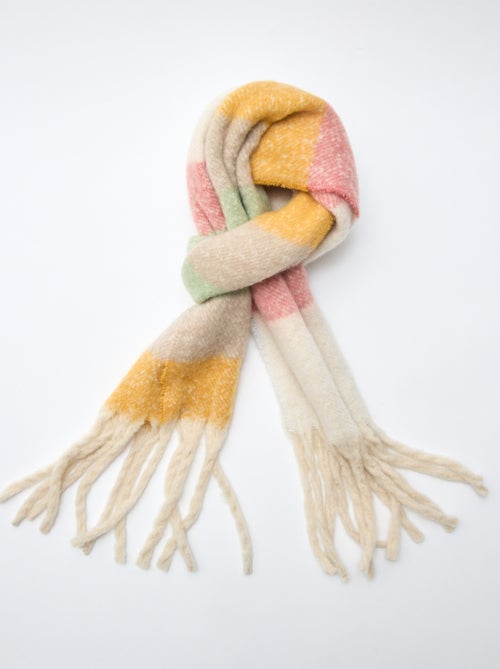 Cachecol grosso com franjas - Kiabi