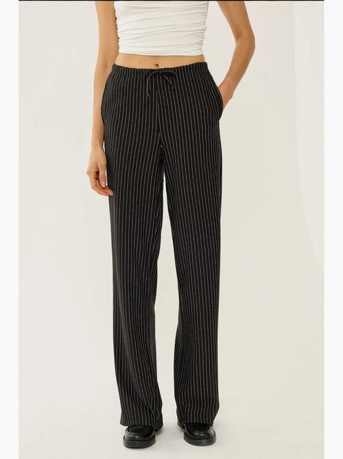 Calça às riscas com cós elástico hiccup - Kiabi Calça às riscas com cós elástico hiccup - Kiabi
