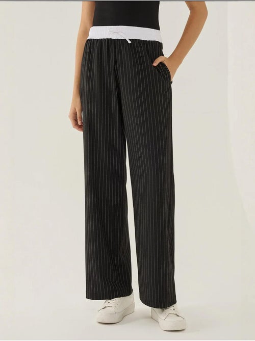 Calça às riscas com cós elástico - Kiabi Calça às riscas com cós elástico - Kiabi