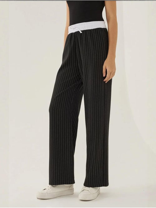 Calça às riscas com cós elástico - Kiabi Calça às riscas com cós elástico - Kiabi