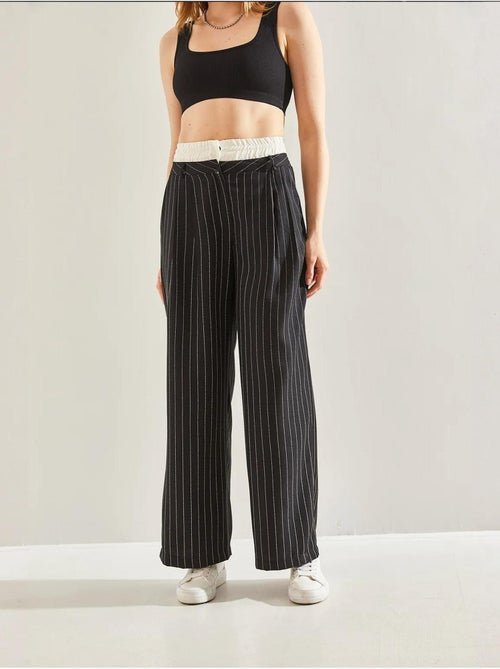 Calça às riscas com detalhe contrastante na cintura lucci - Kiabi Calça às riscas com detalhe contrastante na cintura lucci - Kiabi
