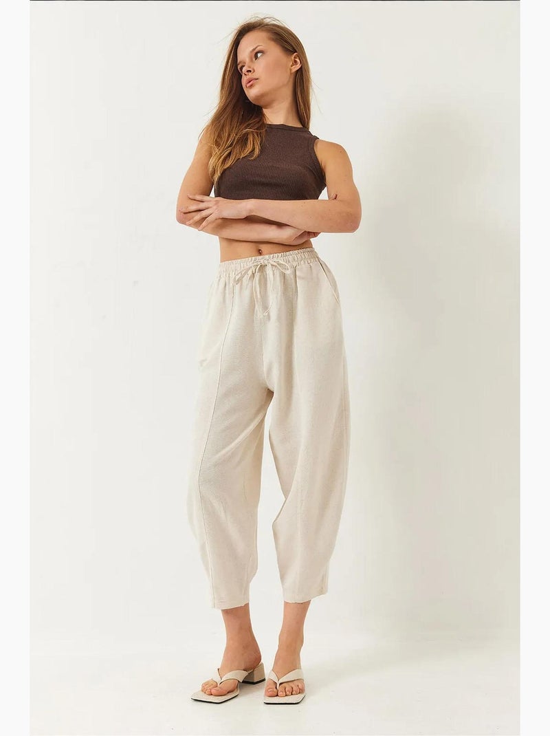 Calça com cintura elástica e virilha descaída com detalhe de bolso lucci Bege-argila - Kiabi