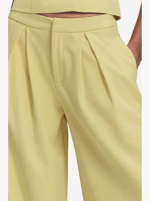 Calça comprida plissada de perna larga hiccup - Kiabi Calça comprida plissada de perna larga hiccup - Kiabi