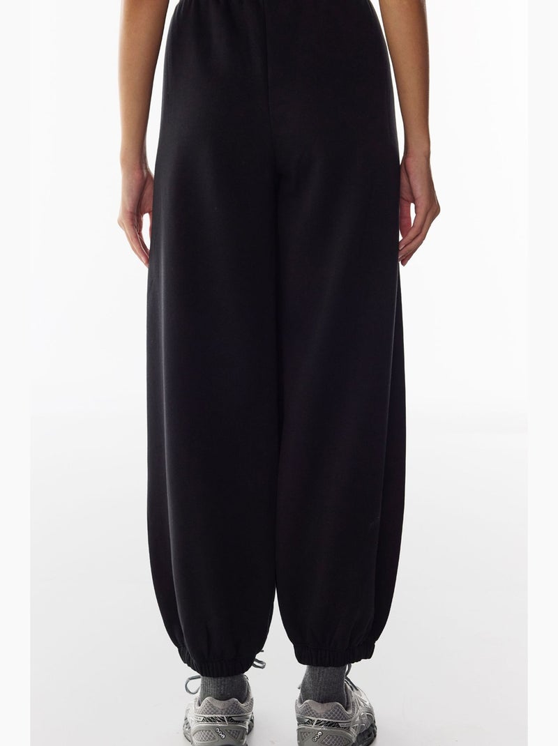 Calça de moletom com detalhes de costura e corte balão felpada penti Preto - Kiabi