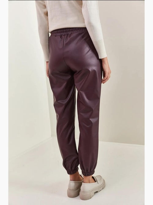 Calça de pele com cós elástico e punhos lucci - Kiabi Calça de pele com cós elástico e punhos lucci - Kiabi