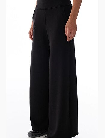 Calça feminina de perna larga e cintura alta penti