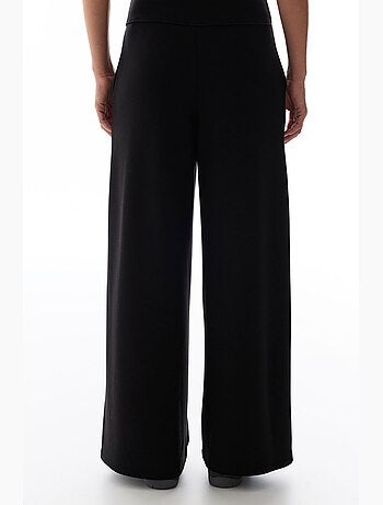 Calça feminina de perna larga e cintura alta penti