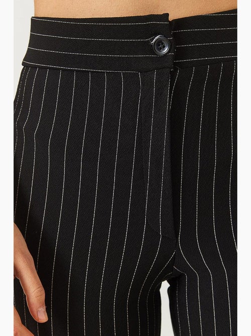 Calça flare de cintura alta às riscas lucci - Kiabi Calça flare de cintura alta às riscas lucci - Kiabi
