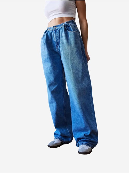 Calça larga com detalhe de botão e cinto lucci - Kiabi Calça larga com detalhe de botão e cinto lucci - Kiabi
