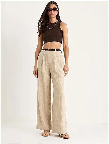 Calça palazzo de linho com cinto de palha e detalhe de bolso lucci