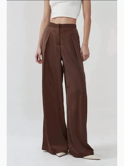 Calça palazzo em cetim com cintura alta e pernas largas hiccup - Kiabi Calça palazzo em cetim com cintura alta e pernas largas hiccup - Kiabi