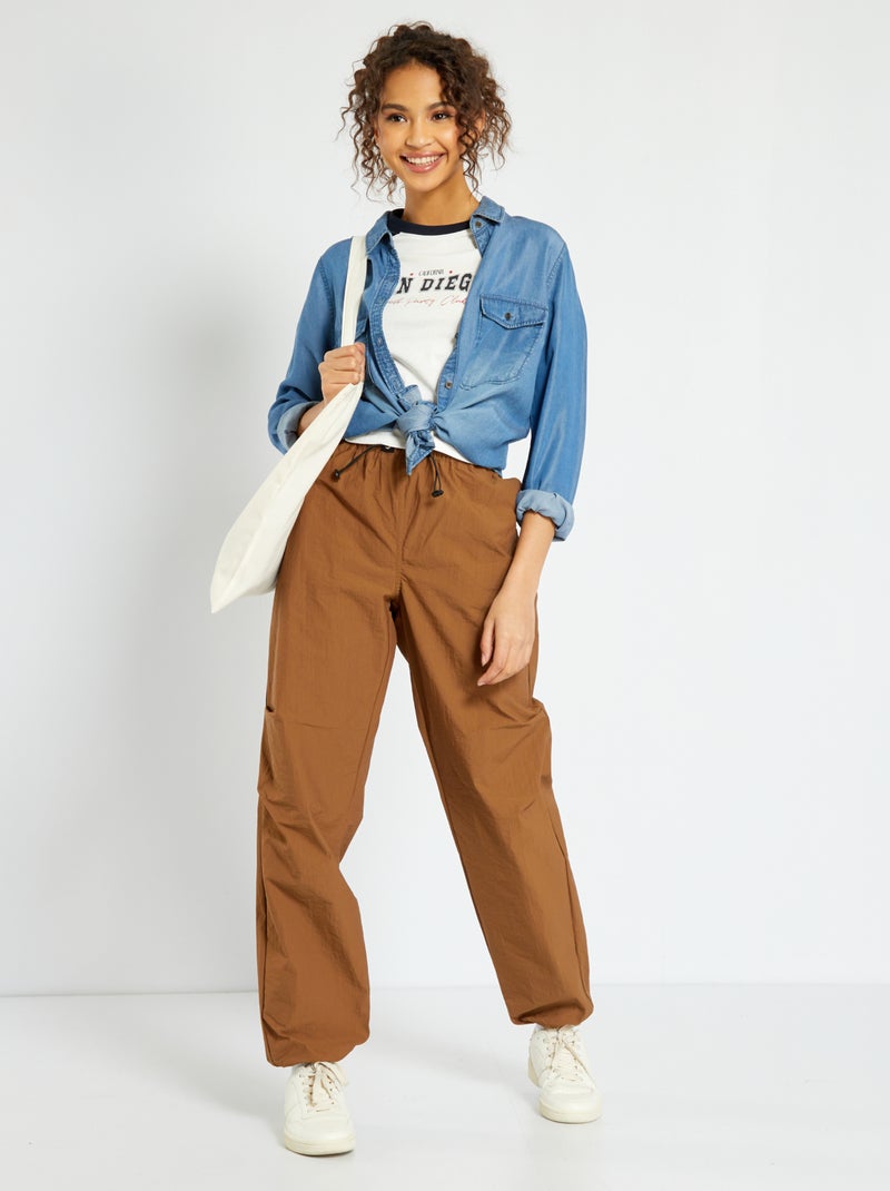 Calça parachute em nylon CASTANHO - Kiabi