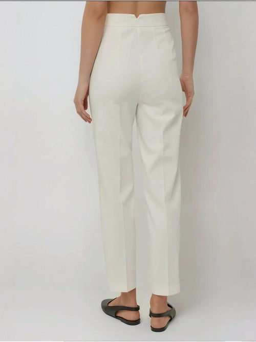 Calça premium de alfaiataria de perna reta com detalhe de bolsos hiccup - Kiabi Calça premium de alfaiataria de perna reta com detalhe de bolsos hiccup - Kiabi