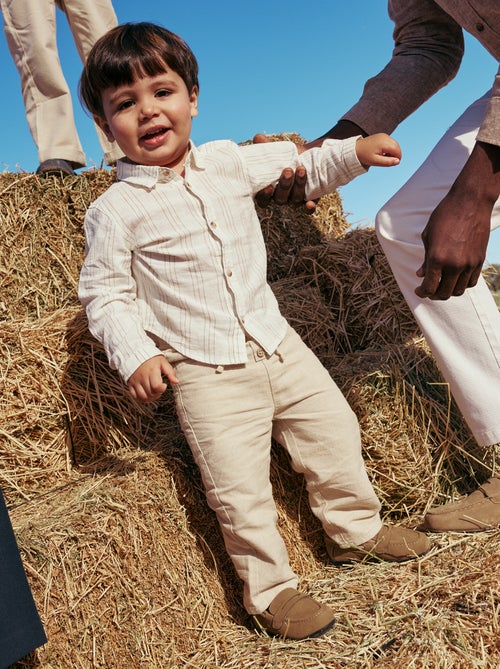 Calças brancas com riscas finas - Kiabi