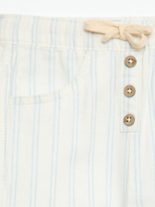 Calças brancas com riscas finas - Kiabi