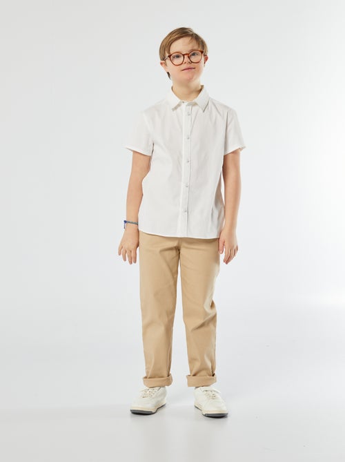 Calças chino - coleção fácil de vestir - Kiabi Calças chino - coleção fácil de vestir - Kiabi