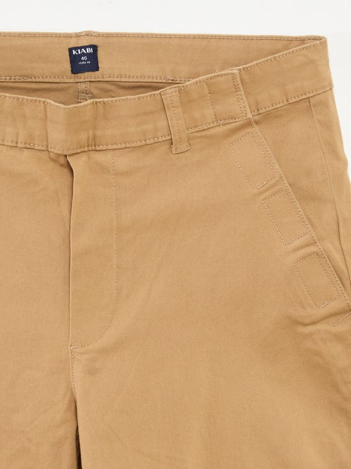 Calças chino - coleção fácil de vestir - Kiabi Calças chino - coleção fácil de vestir - Kiabi