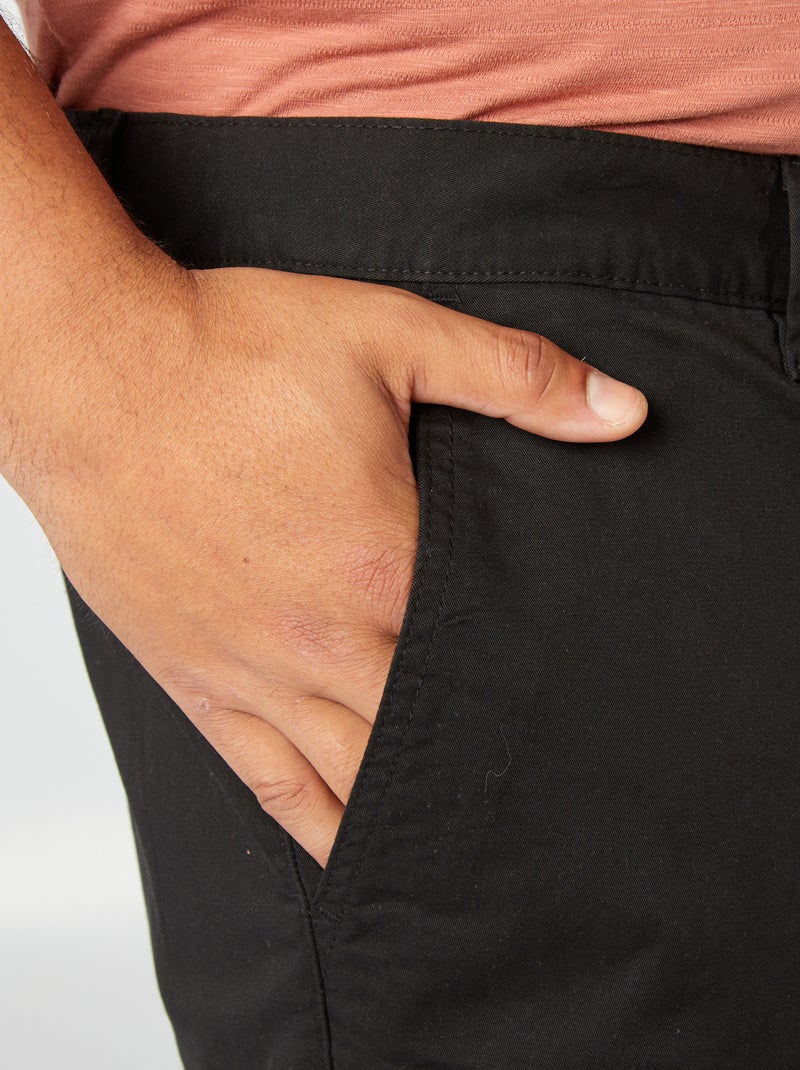 Calças chino de corte direito L34 Preto - Kiabi