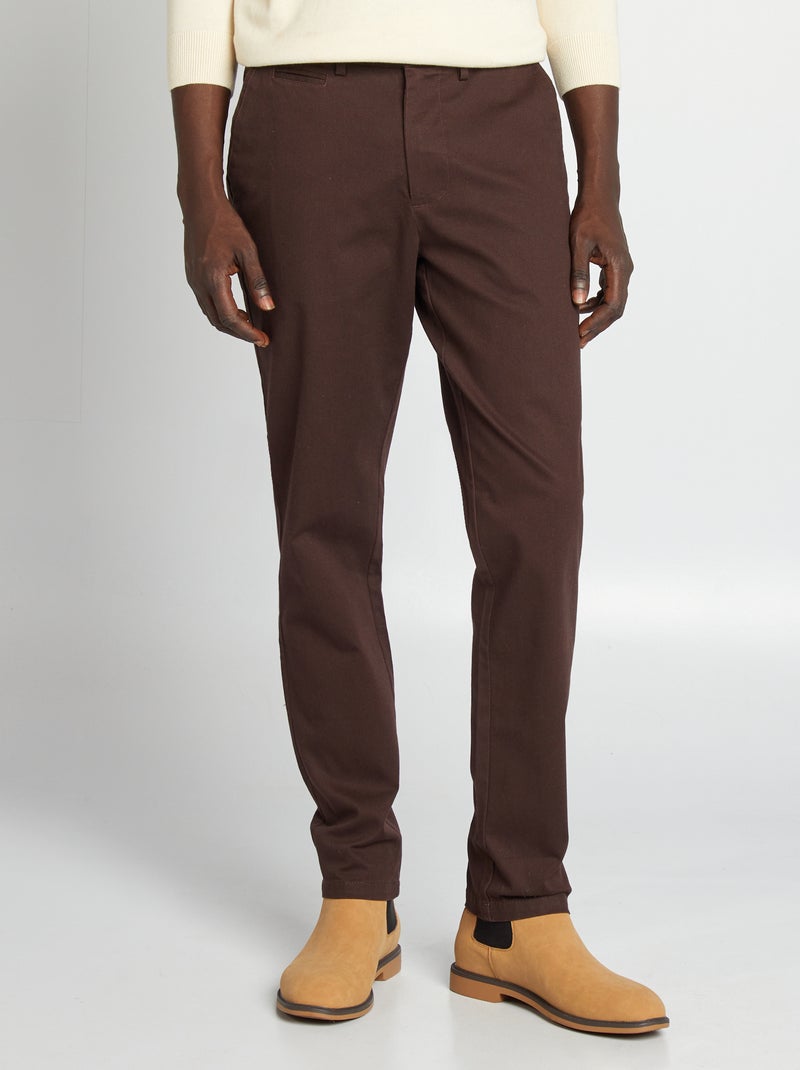 Calças chino de sarja com corte slim CASTANHO - Kiabi