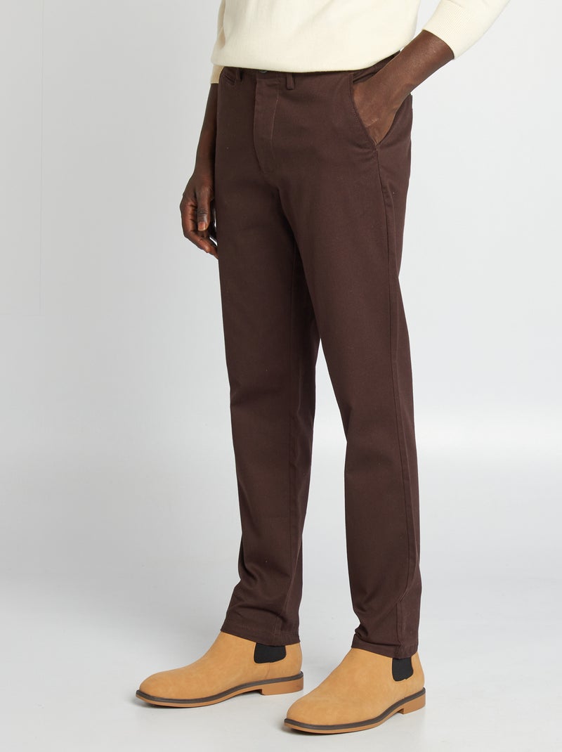 Calças chino de sarja com corte slim CASTANHO - Kiabi