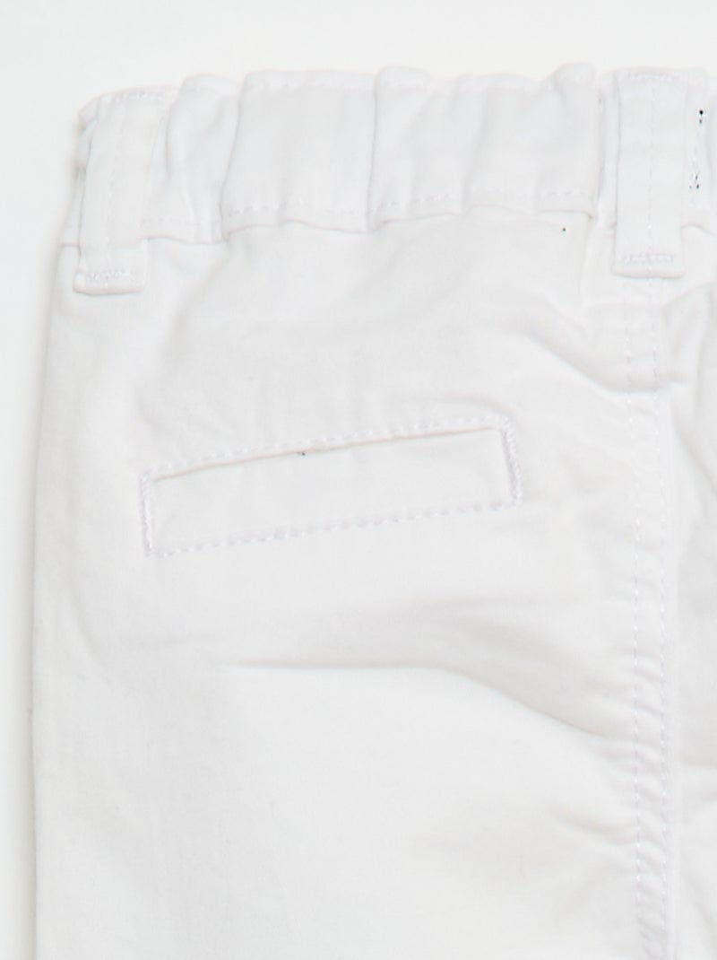 Calças chino direitas em algodão stretch Branco - Kiabi