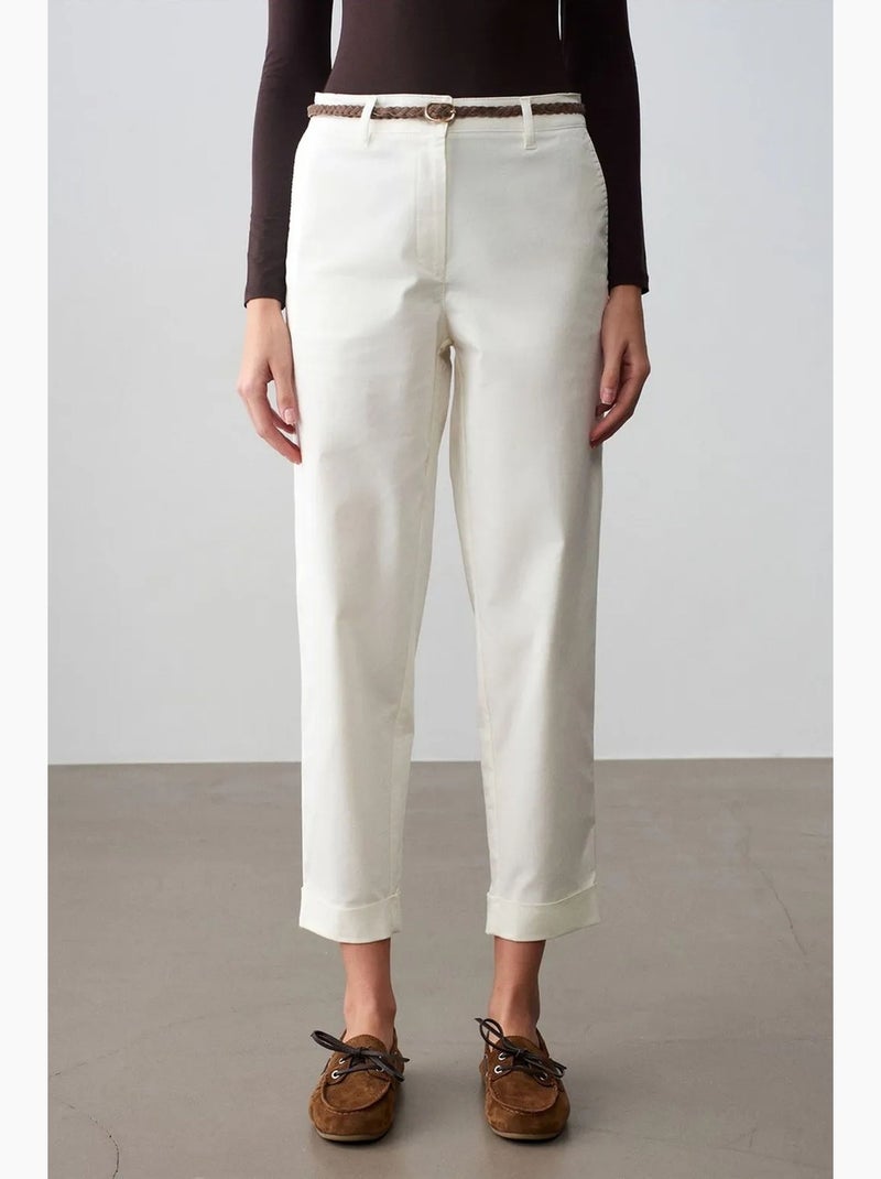Calças chino retas com cinto gabardine dilvin Branco sujo - Kiabi
