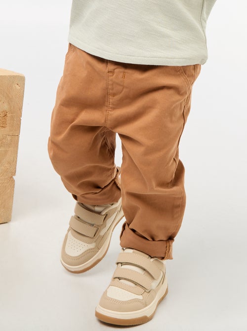 Calças chino retas em algodão stretch - Kiabi
