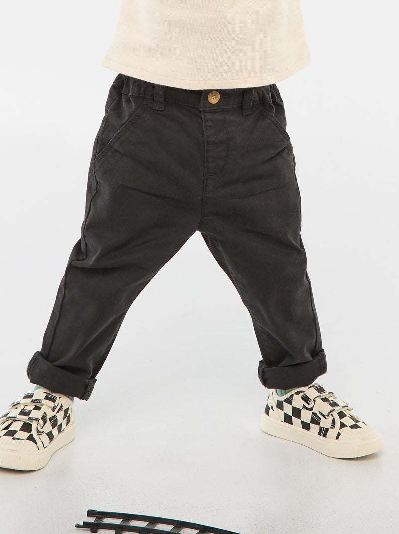 Calças chino retas em algodão stretch Preto - Kiabi