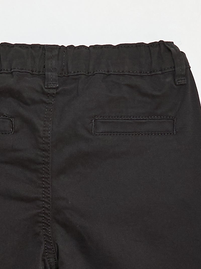 Calças chino retas em algodão stretch Preto - Kiabi