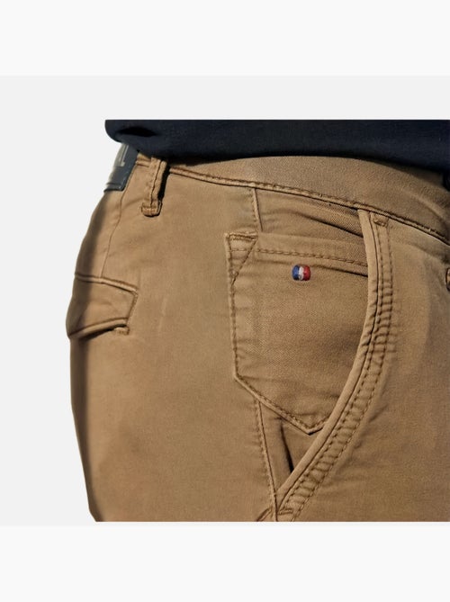 Calças chino slim amarelas kaporal irwix para homem - Kiabi Calças chino slim amarelas kaporal irwix para homem - Kiabi