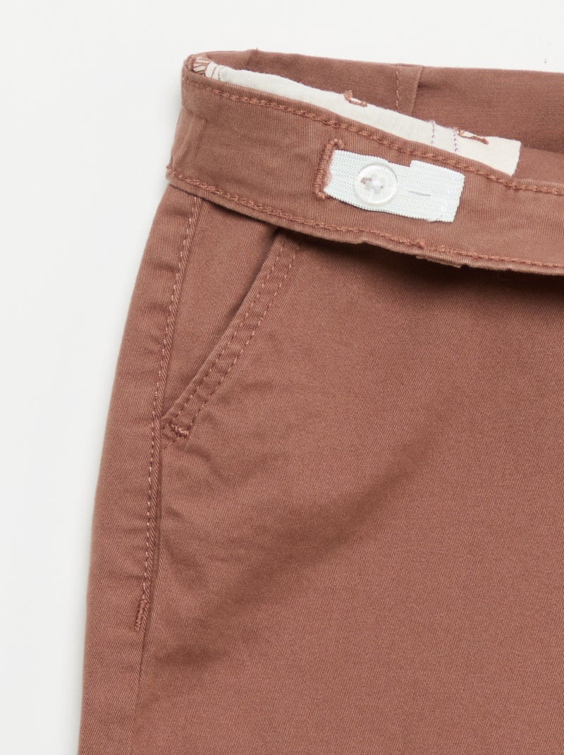 Calças chino slim Castanho - Kiabi