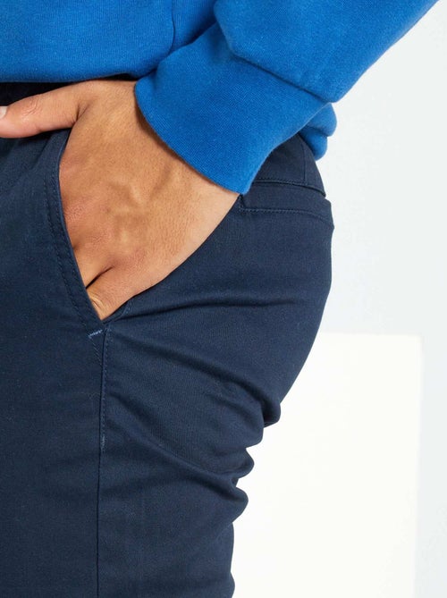 Calças chino slim L30 - Kiabi Calças chino slim L30 - Kiabi