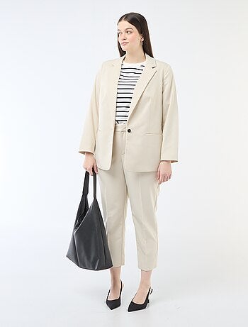 Calças cigarette que abrem com colchete e fecho