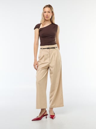 Calças city de corte largo com cinto fino