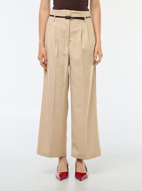 Calças city de corte largo com cinto fino - Kiabi