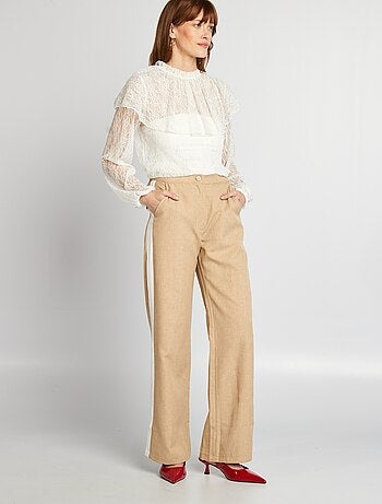 Calças city largas com faixas dos lados