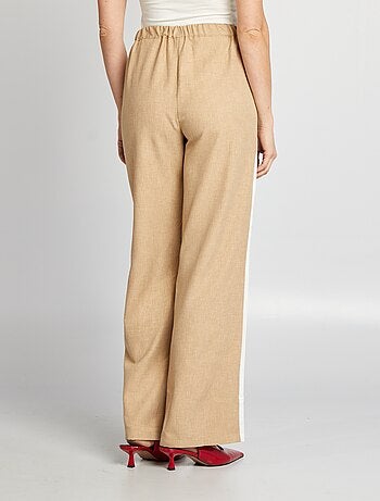 Calças city largas com faixas dos lados