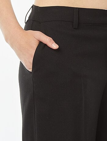 Calças city largas com pinças