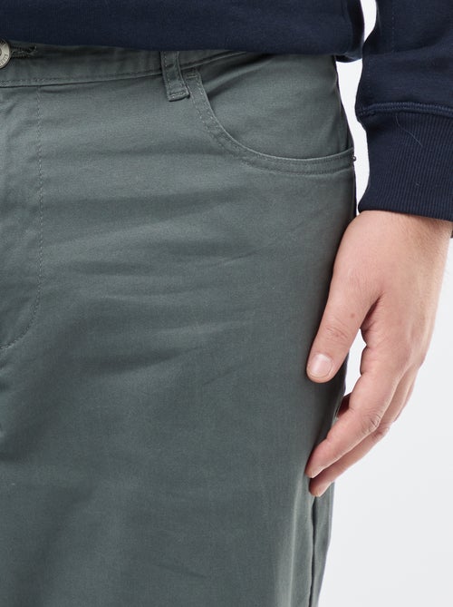 Calças com 5 bolsos fitted L34 - Kiabi