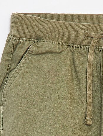 Calças com bolsos e cintura ajustável