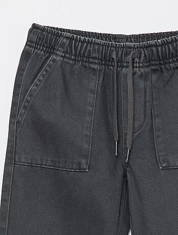 Calças com bolsos retangulares - Corte + ajustado