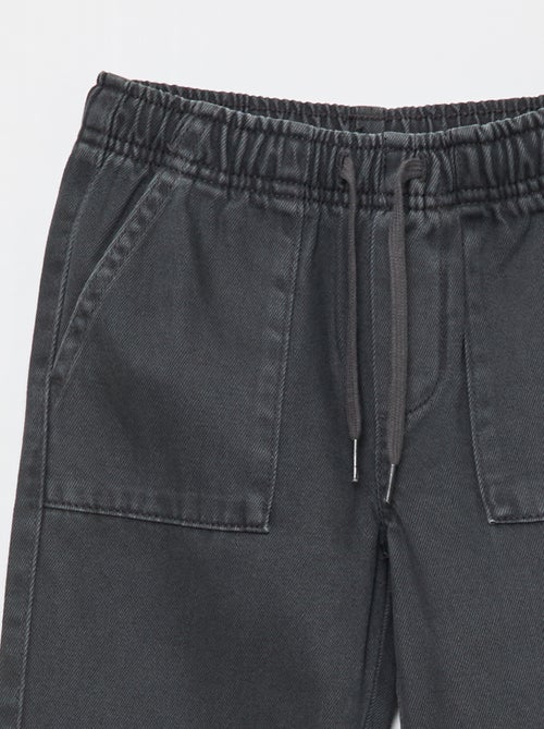 Calças com bolsos retangulares - Corte + ajustado - Kiabi